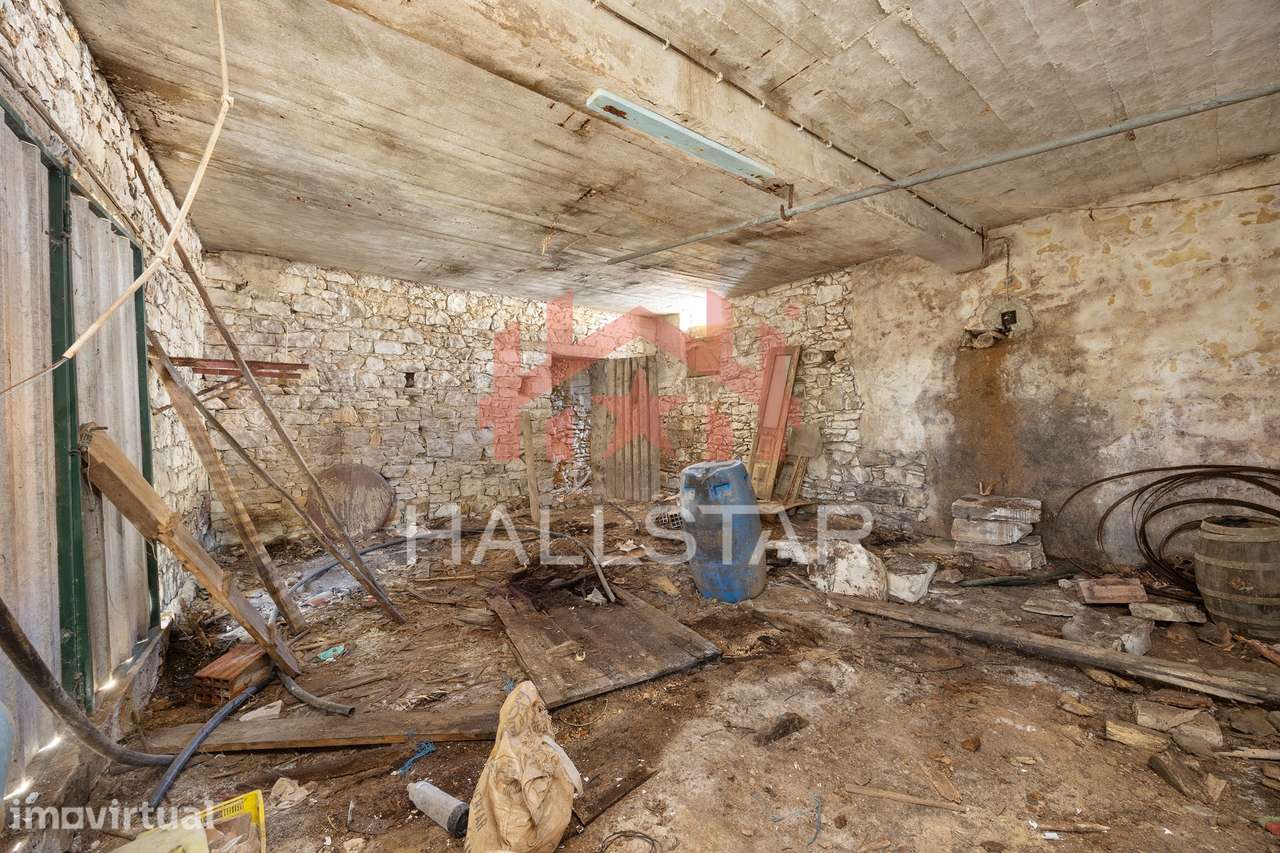 Terreno com 654,70m2 / Adega e Poço / Torre - Grande imagem: 2/52