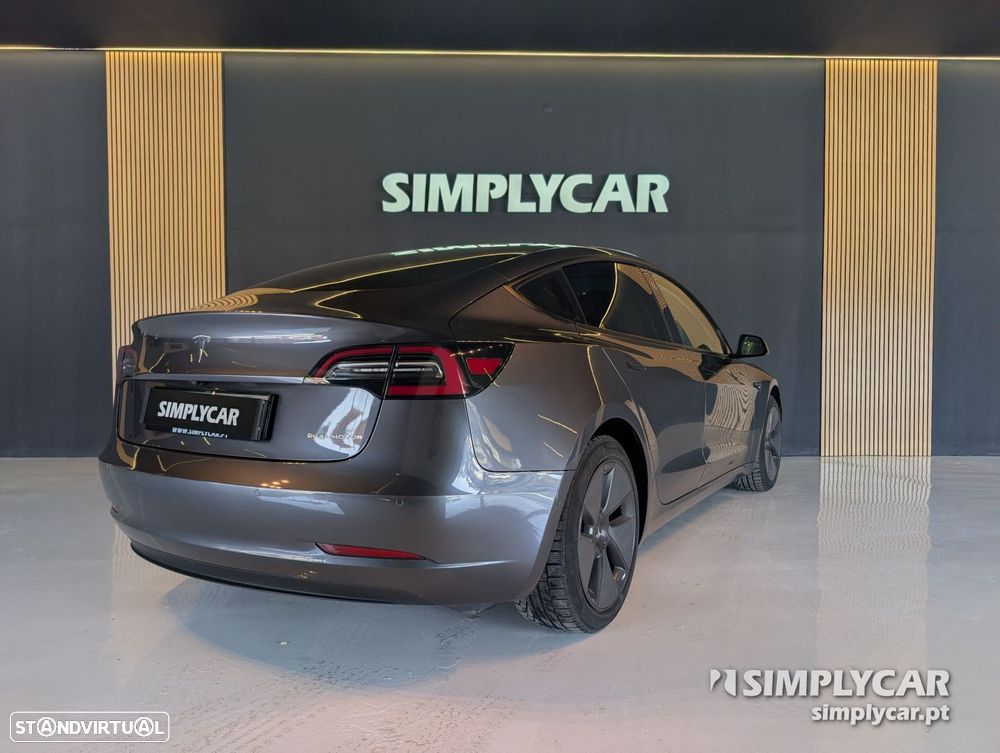 Tesla Model 3 - 4