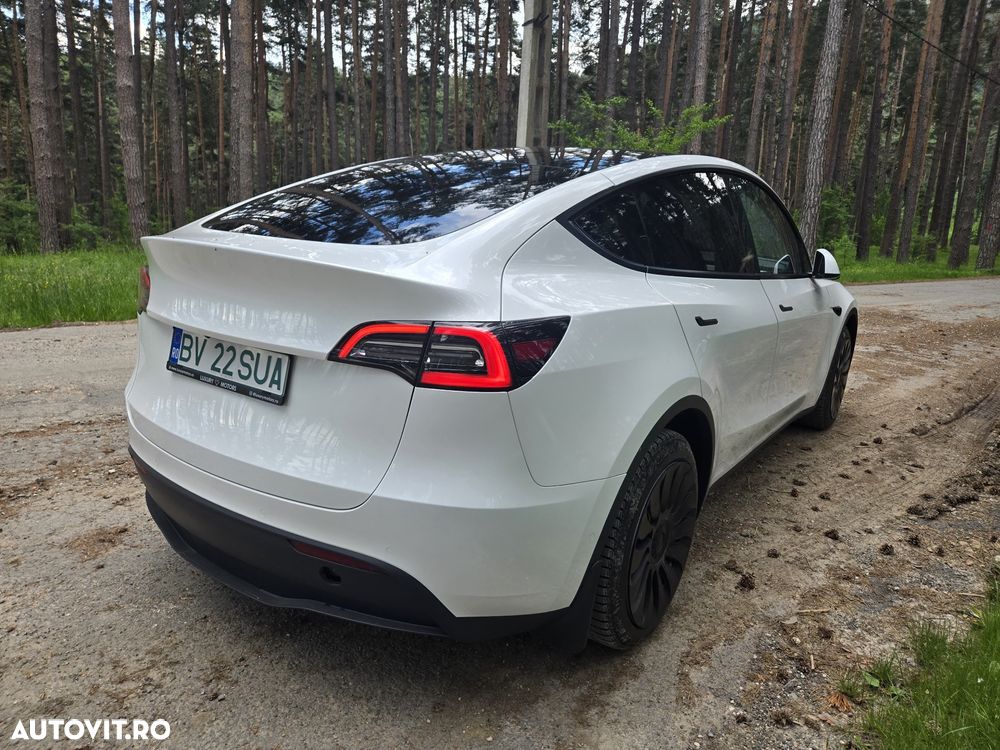 Tesla Model Y - 4