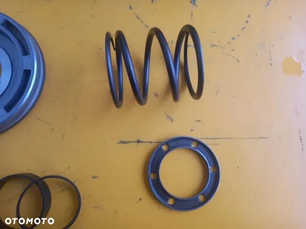 Kosz skrzyni wałek tryb 58/51/41/46 Case MX100C - 16