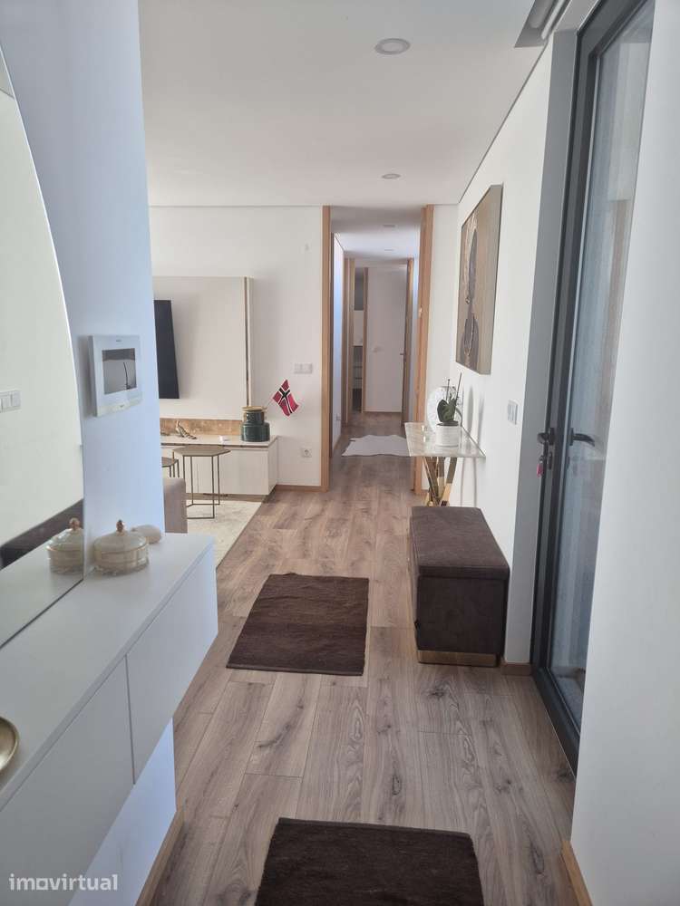 Arrenda-se T2 de luxo com terraço - Grande imagem: 5/13