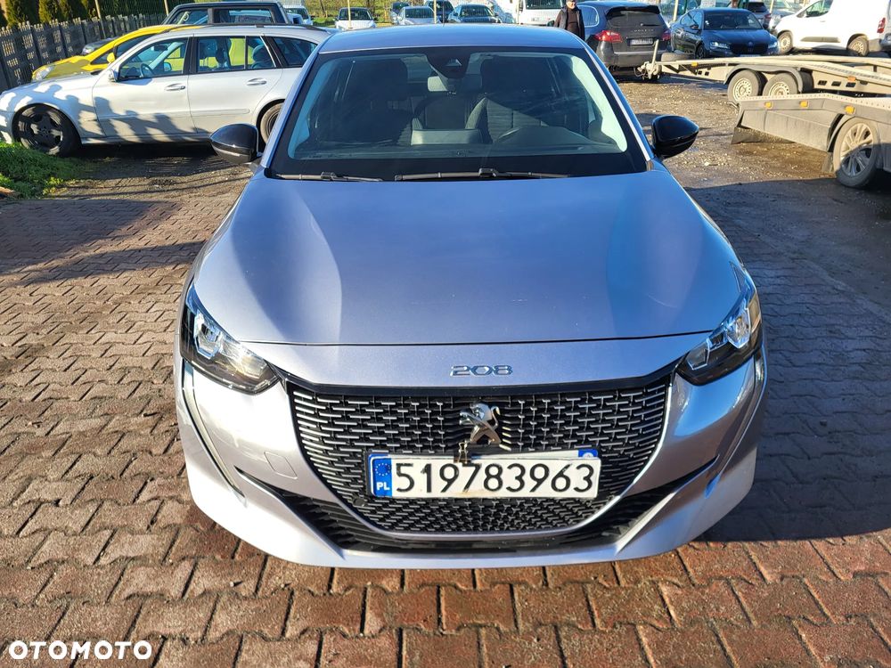 Peugeot 208 - 8