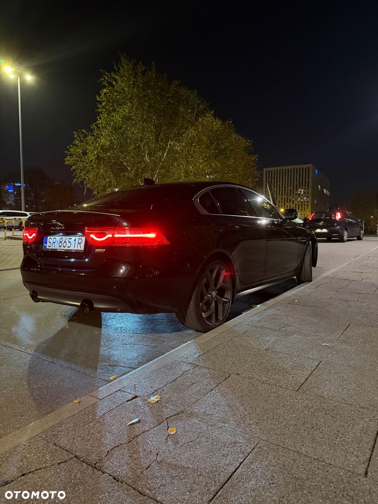 Jaguar XE 2.0 P300 AWD 300 Sport - 28