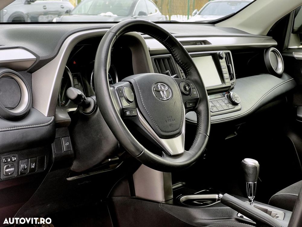 Toyota RAV4 - 12