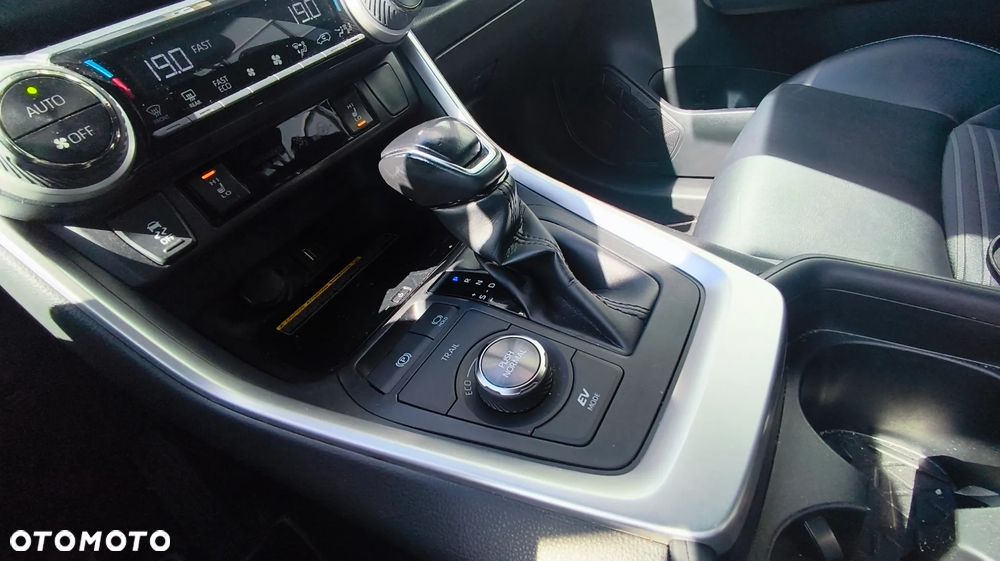 Toyota RAV4 2.5 Hybrid Black Edition by JBL 4x4 - 15