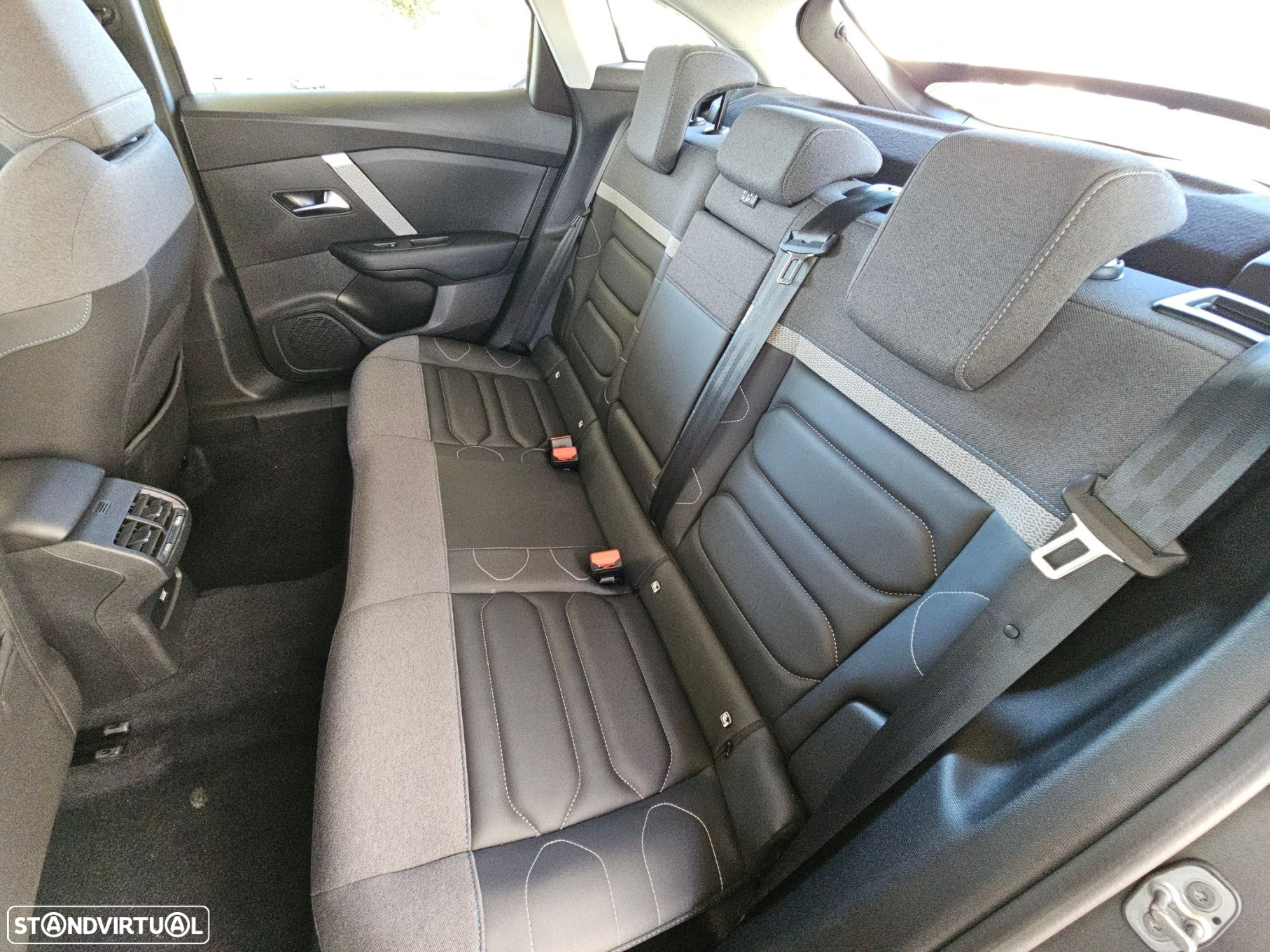 Citroën C4 1.2 PureTech Plus EAT8 - 13
