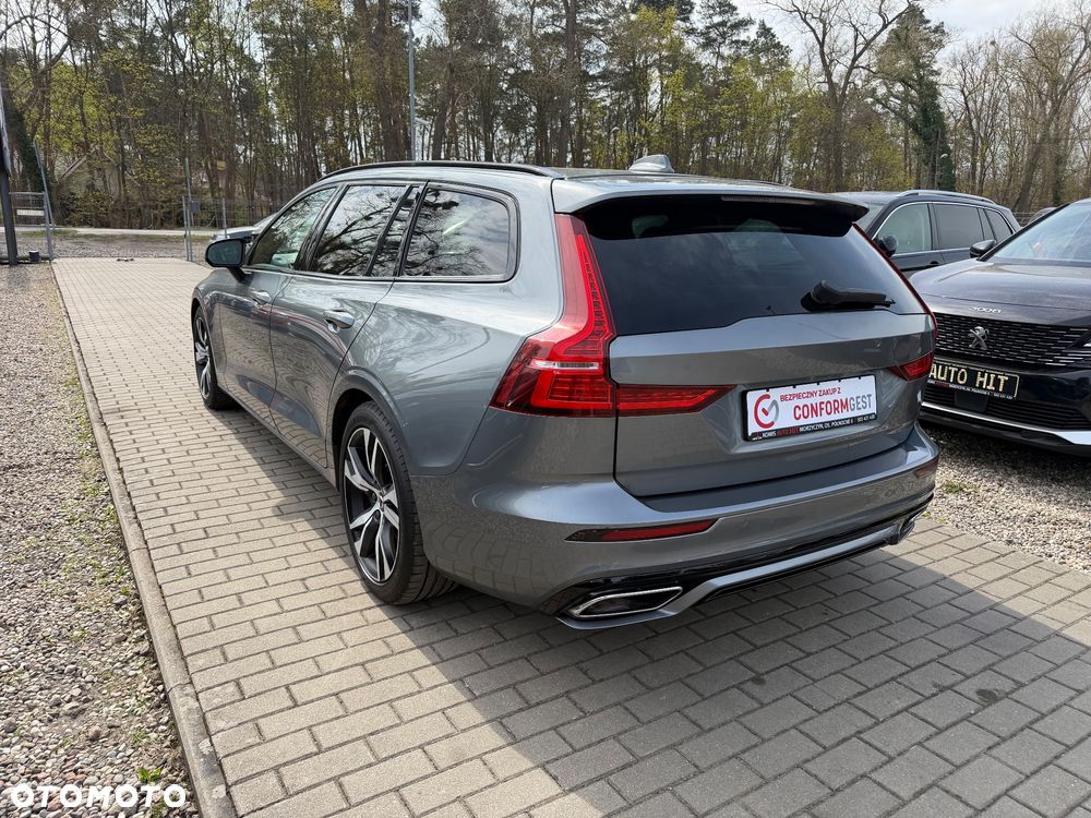 Volvo V60 D3 R-Design - 11