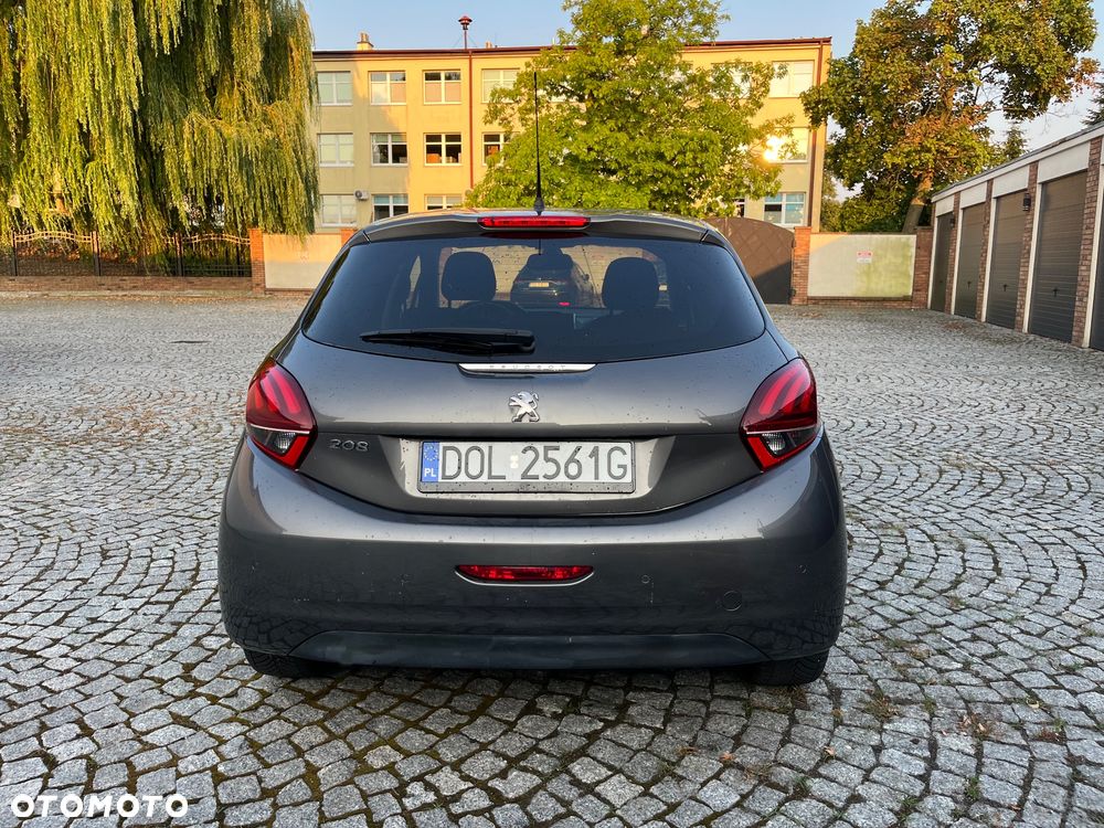 Peugeot 208 - 4