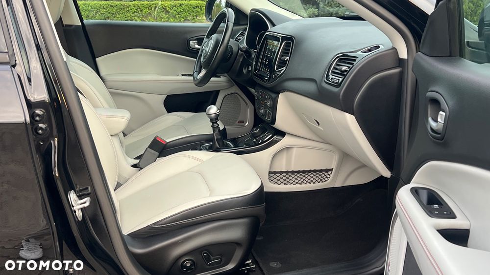 Jeep Compass 2.0 MultiJet Active Drive Limited - 33