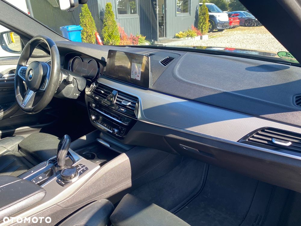 BMW Seria 5 M550i xDrive sport - 2