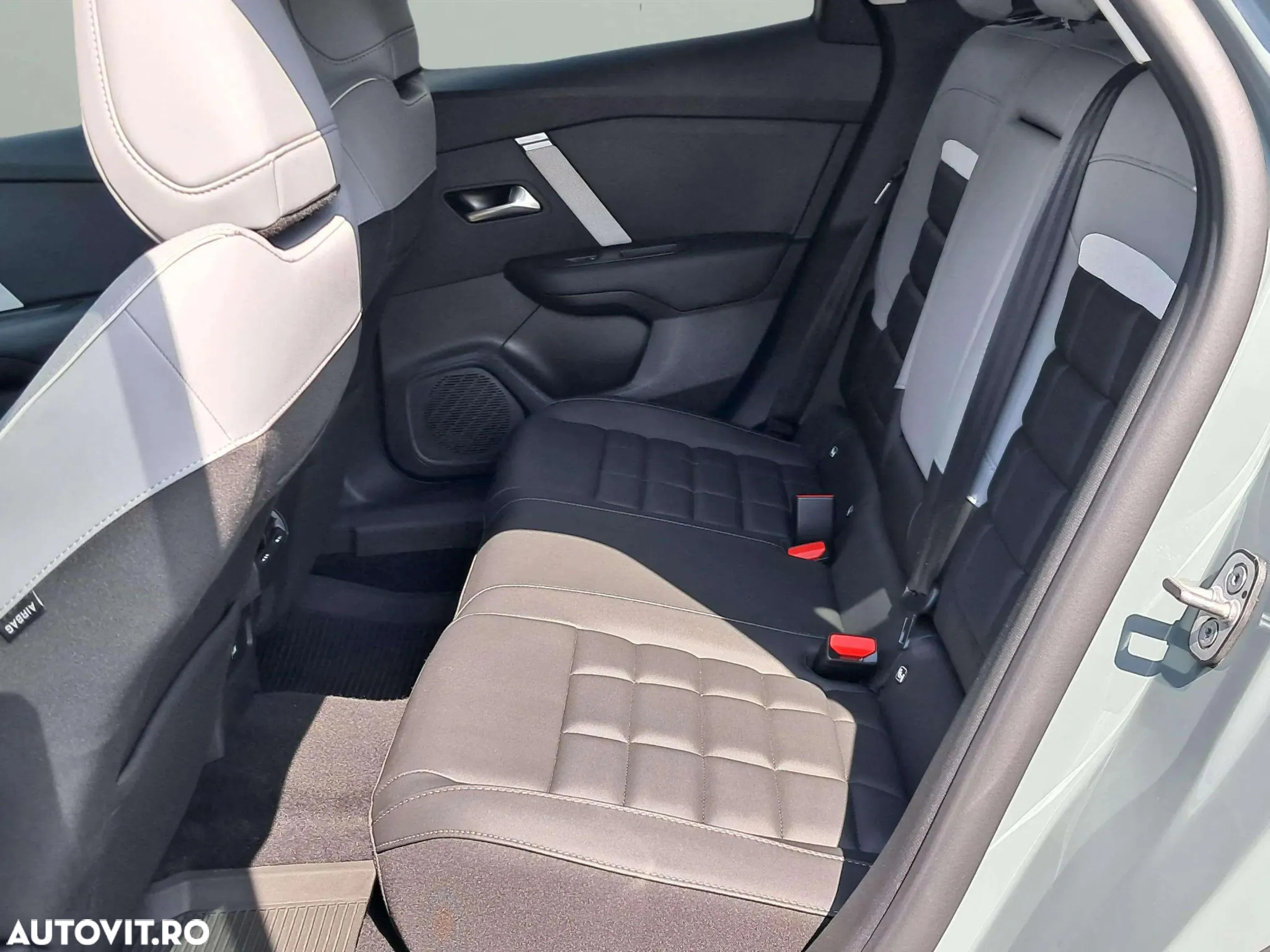 Citroën C4 1.2 136 eDCT6 MHEV MAX - 6