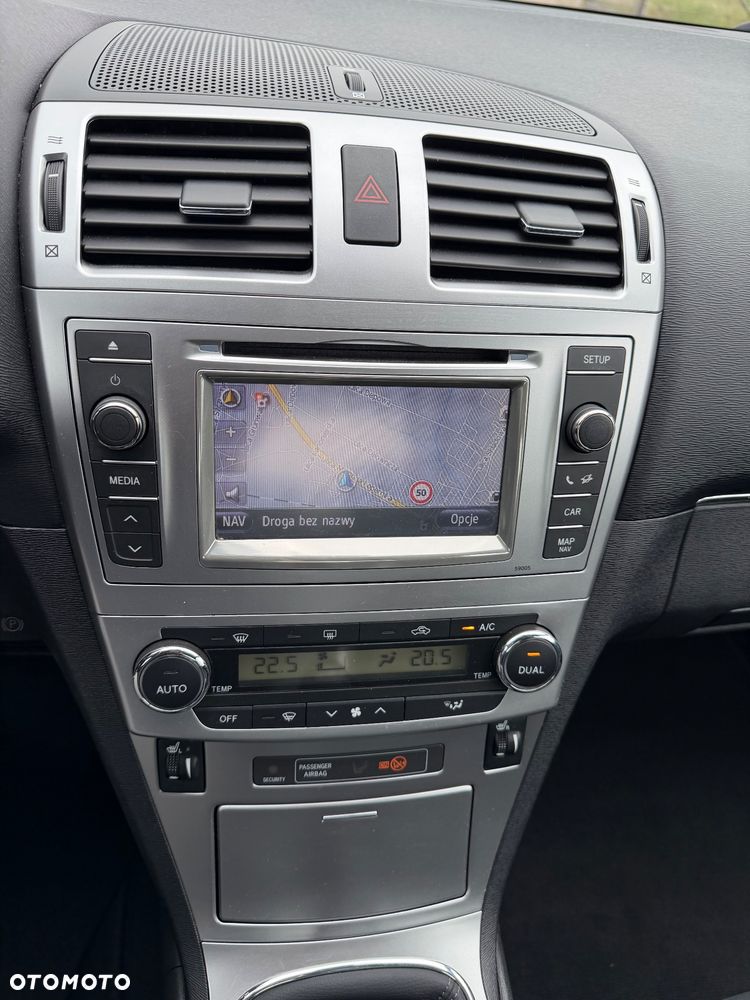Toyota Avensis 2.0 D-4D Executive - 18