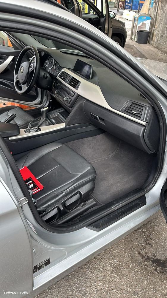 BMW 318 d Touring - 11