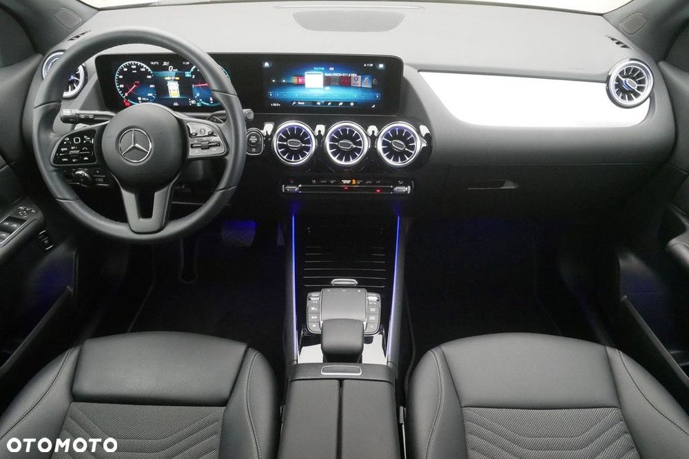 Mercedes-Benz GLA - 8