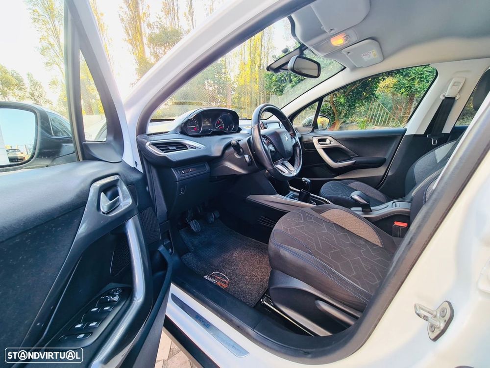 Peugeot 2008 1.2 PureTech Style - 24