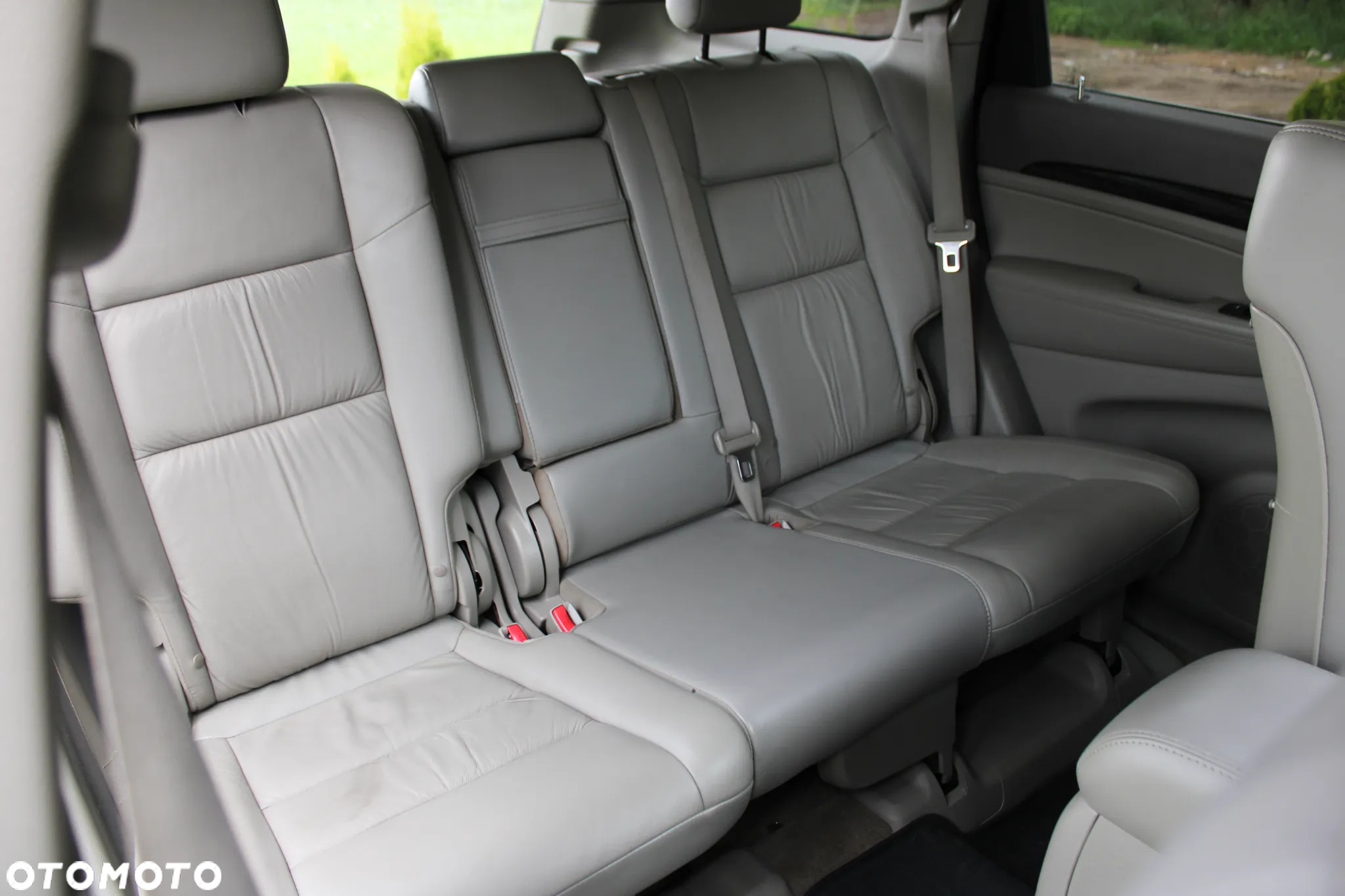 Jeep Grand Cherokee - 28