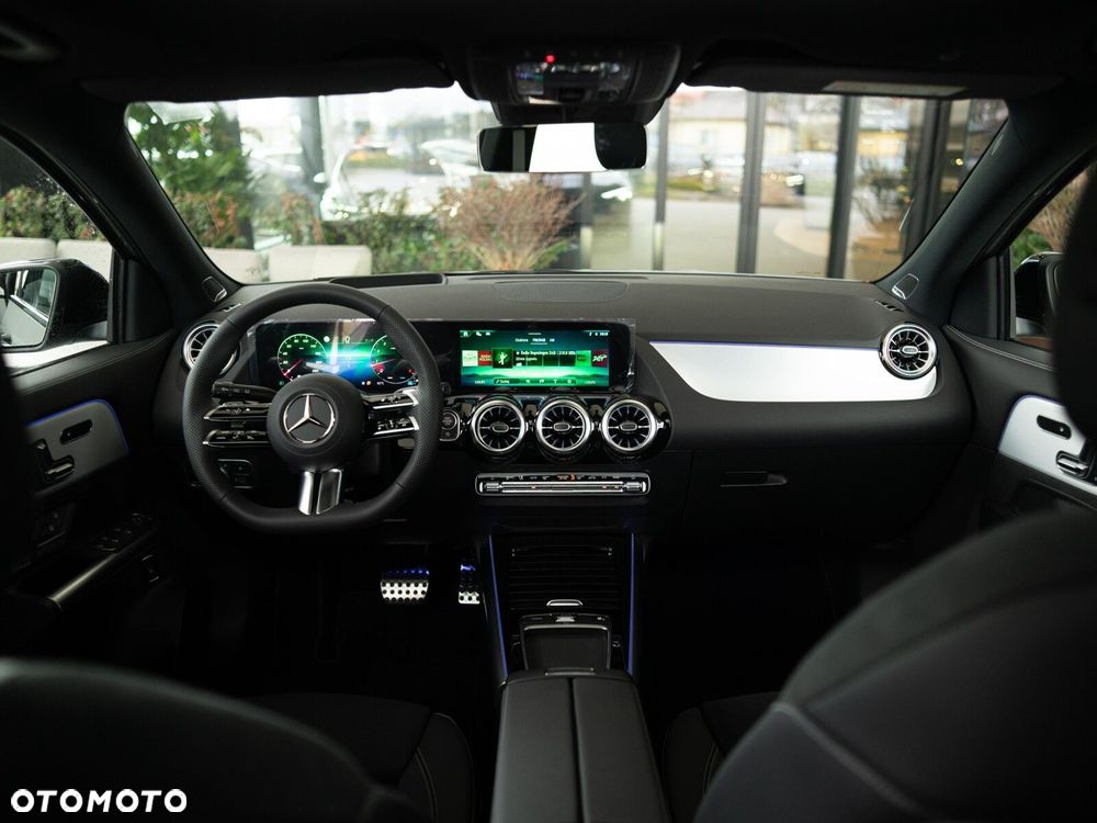 Mercedes-Benz GLA - 16