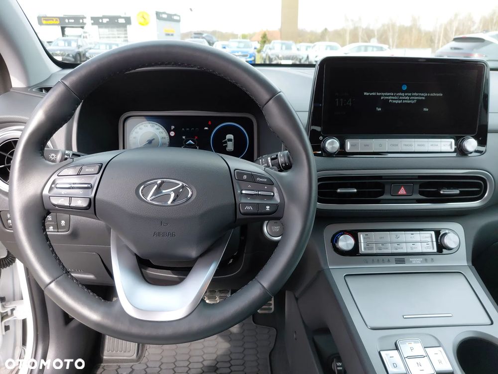 Hyundai Kona 64kWh Executive - 13