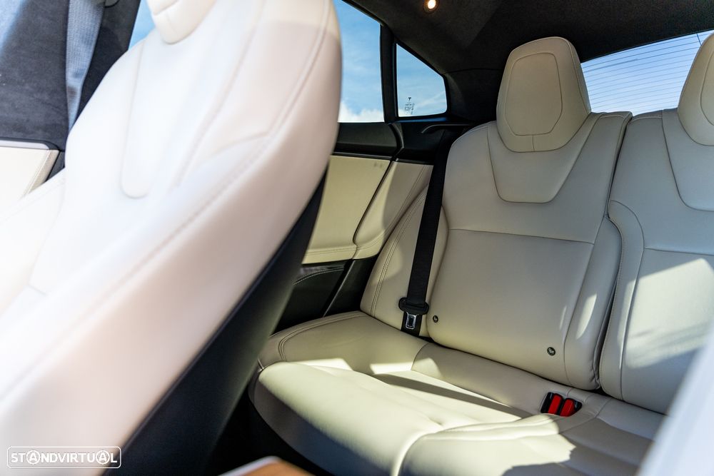 Tesla Model S Long Range - 39