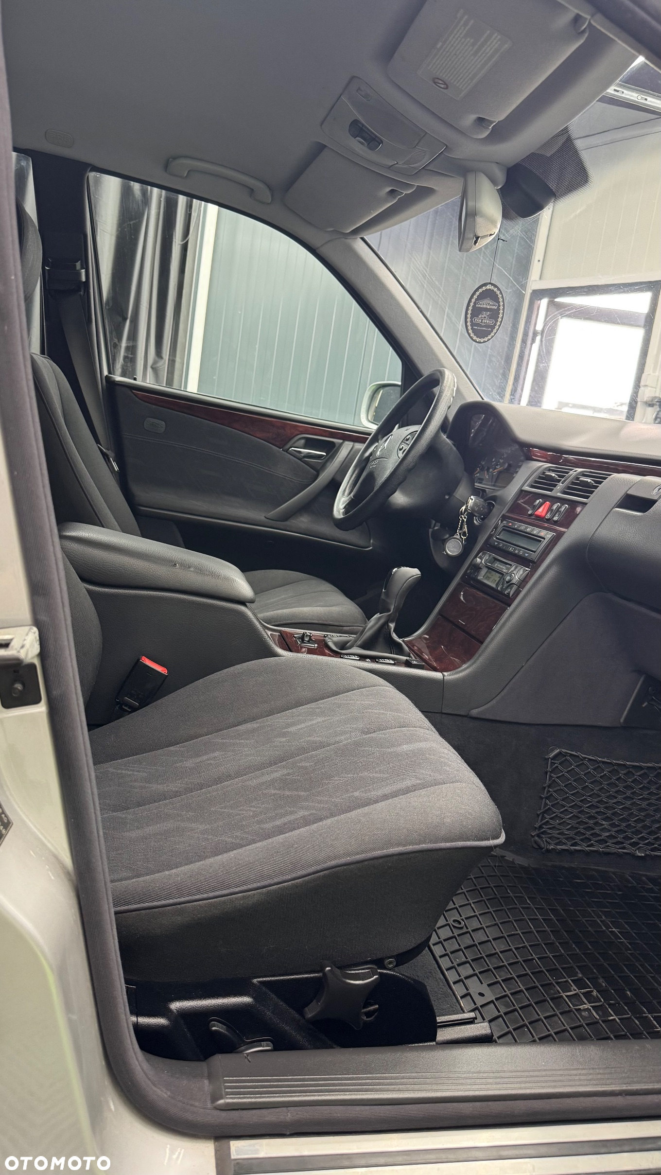 Mercedes-Benz Klasa E 200 Kompressor Classic - 26