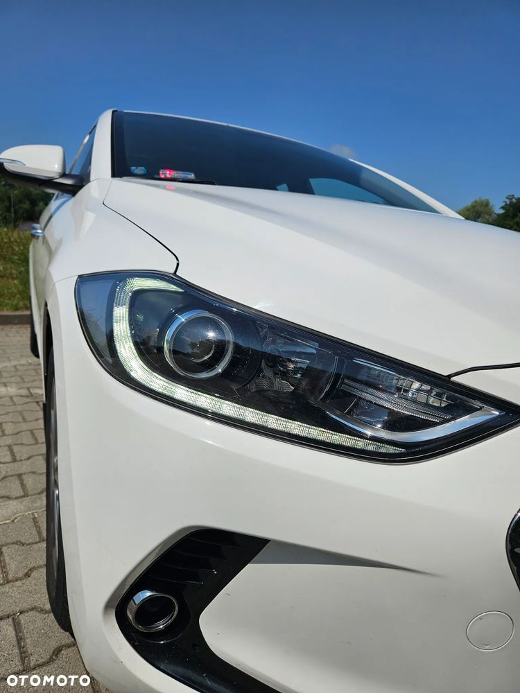 Hyundai Elantra - 10