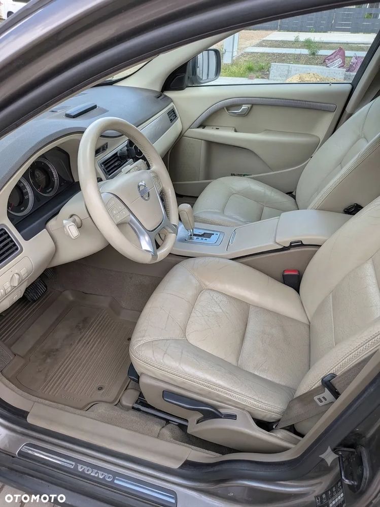 Volvo XC 70 D5 AWD Momentum - 9