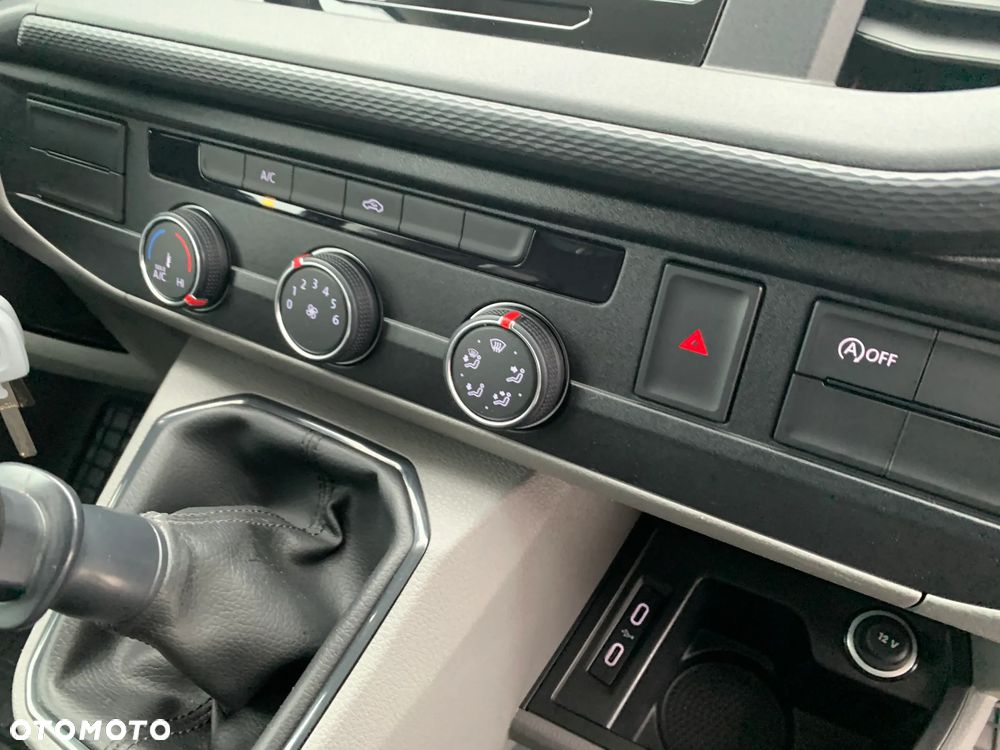 Volkswagen TRANSPORTER T6 VAN 3os. L2H1 Long MAXI WZMOCNIONY DMC3.2t. Ładowność 1242kg, Paka 3m, Homologacja VAT-1, Reflektory LED DIODOWE, Lampy tył LED, Kamera, Czujniki, Dogrzewanie Webasto 5kW, Automatyczne światła, Mocny silnik 2.0TDI DNA 150KM 6cio biegowa skrzynia biegów! Kolor srebrny Reflex Metalik, ZABUDOWA ładowni wraz z podsufitką i oś. LED! Fabryczny alarm, Przebieg tylko 53tys.km! - 23