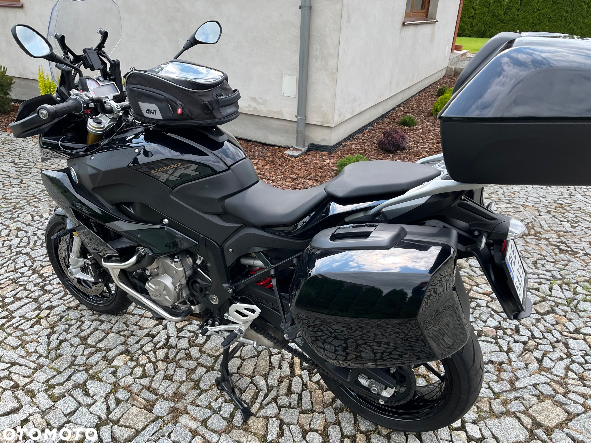 BMW XR - 9