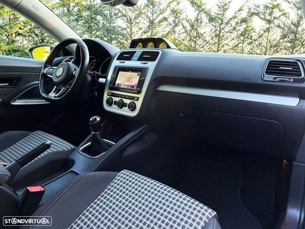 VW Scirocco 2.0 TDI Sport - 12