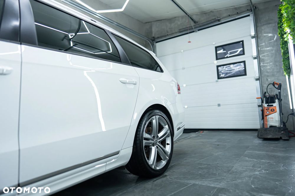 Volkswagen Passat 2.0 TDI DSG BlueMotion Technology R-Line - 18