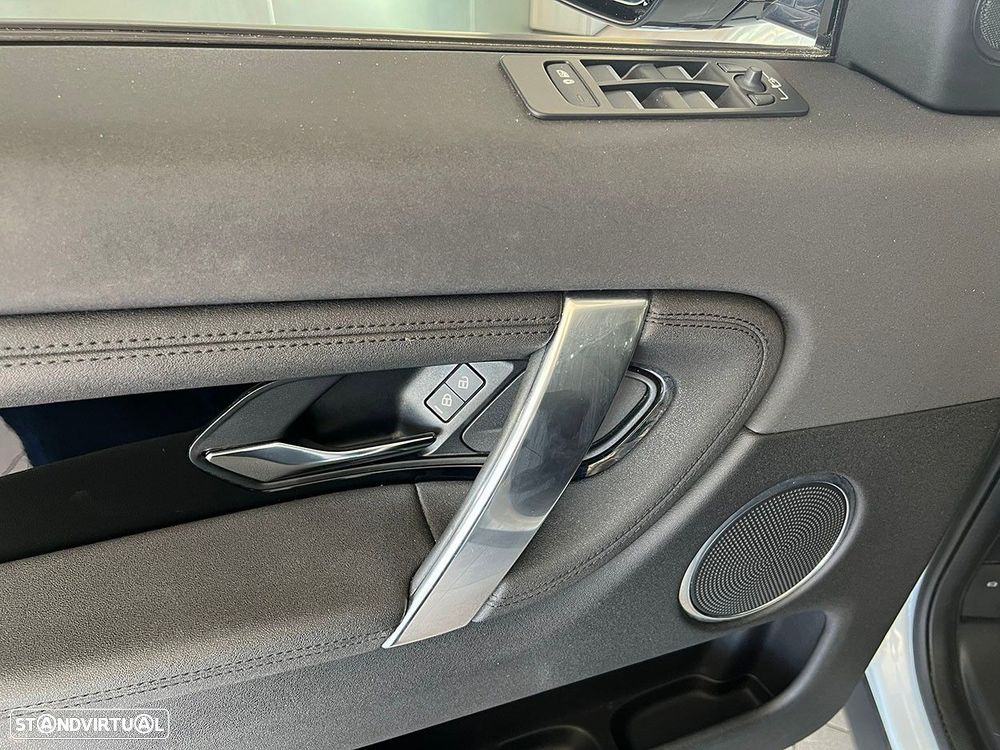 Land Rover Discovery Sport P300e Dynamic SE - 24