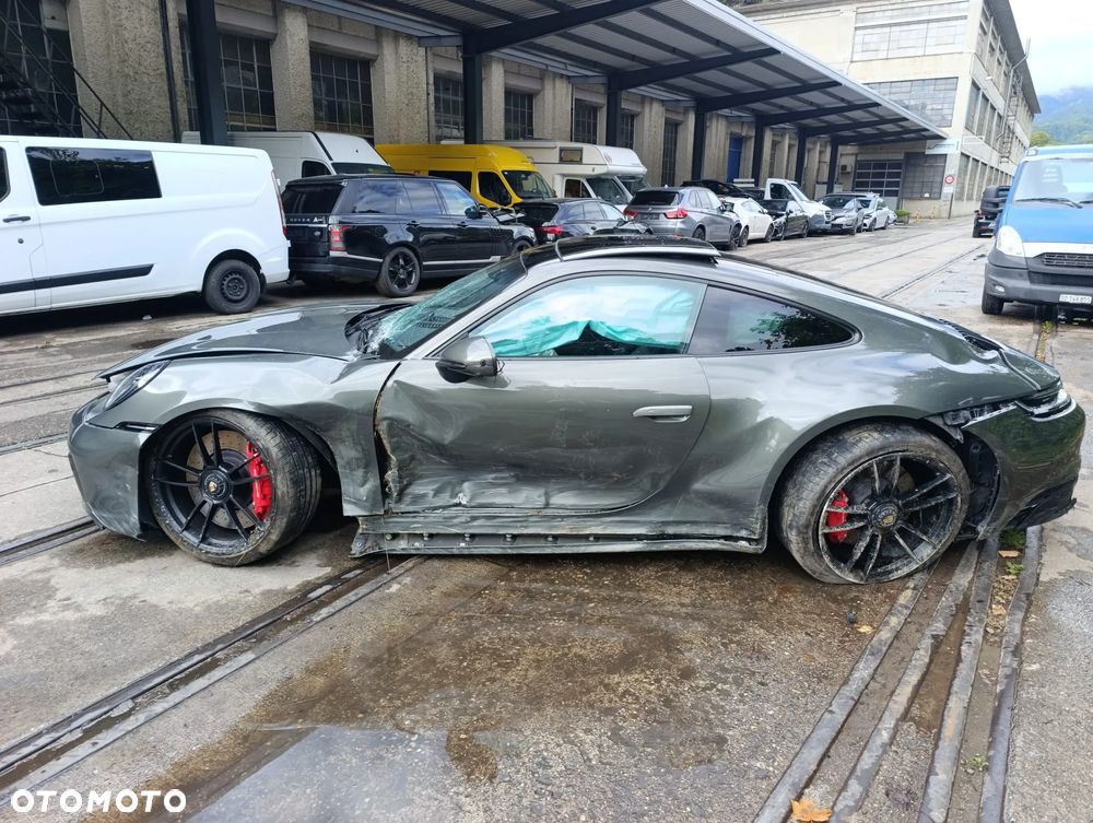 Porsche 911 Carrera 4 GTS PDK - 3