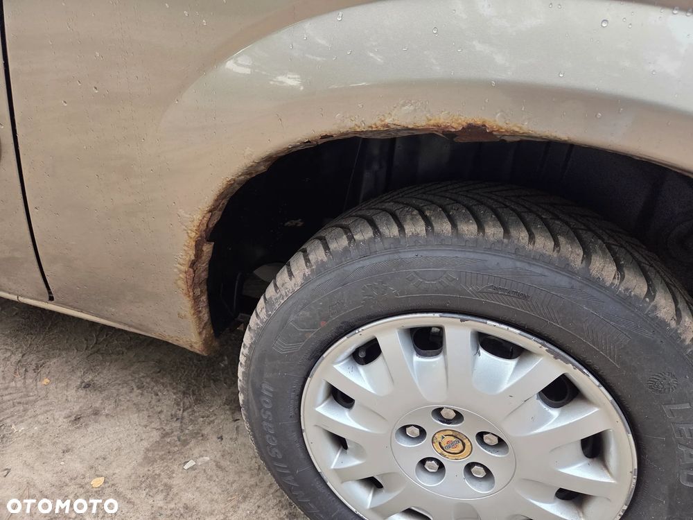 Chrysler Grand Voyager 2.8 CRD SE - 11