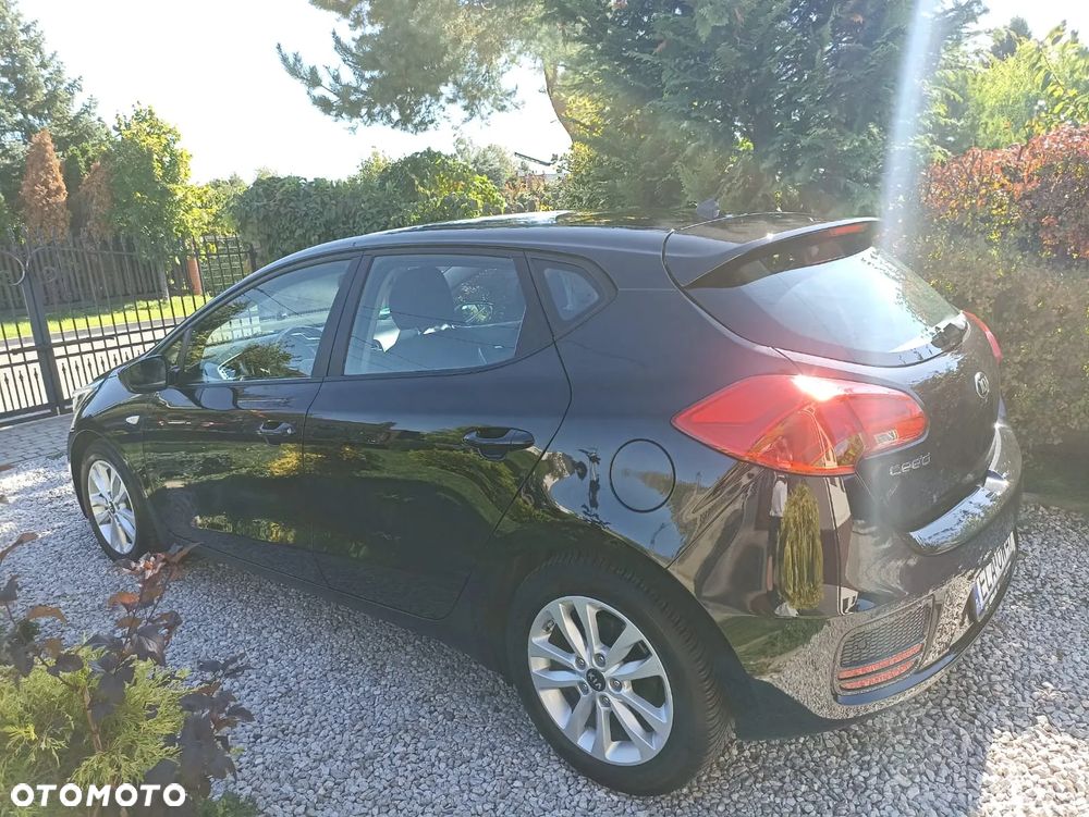 Kia Ceed - 10
