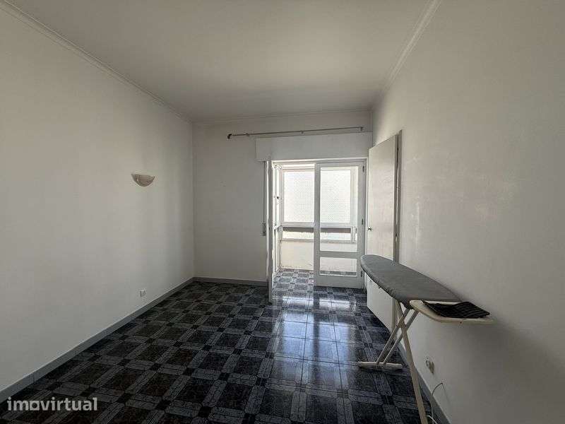 T2 Oeiras, cozinha equipada, bom estado - Grande imagem: 2/12