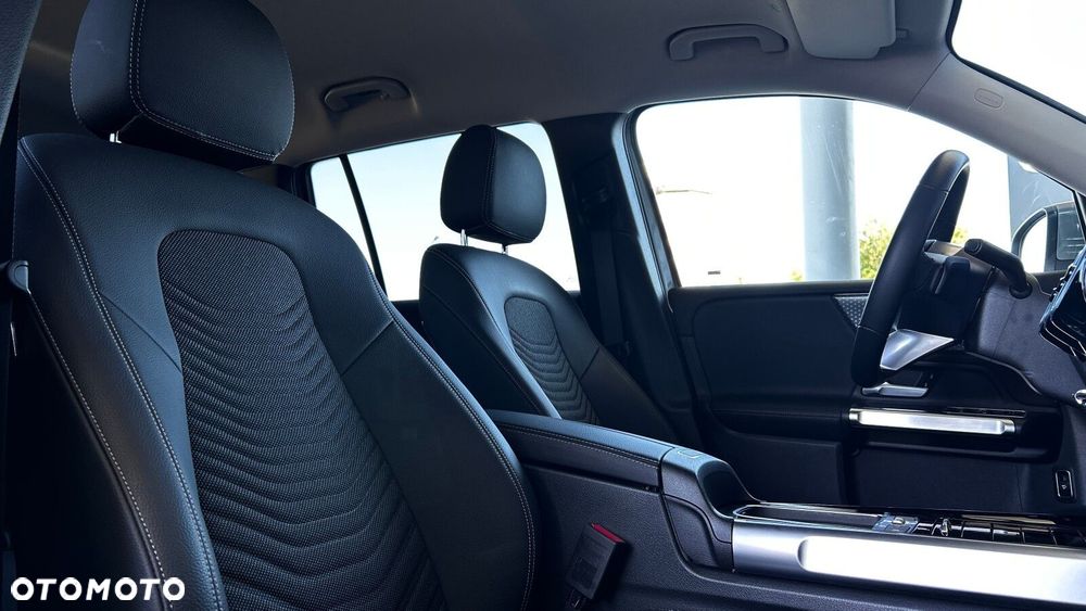 Mercedes-Benz GLB - 24