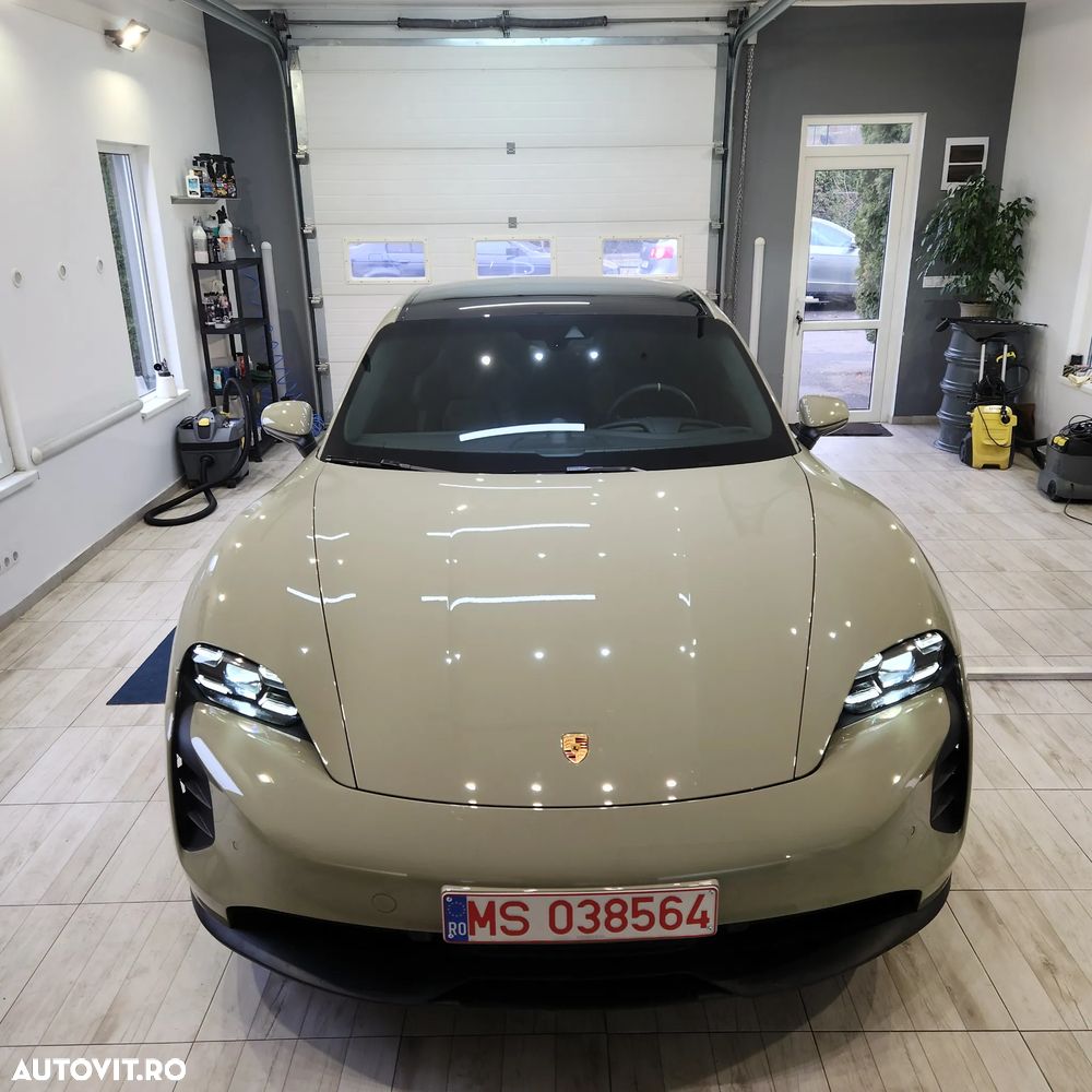 Porsche Taycan GTS - 31