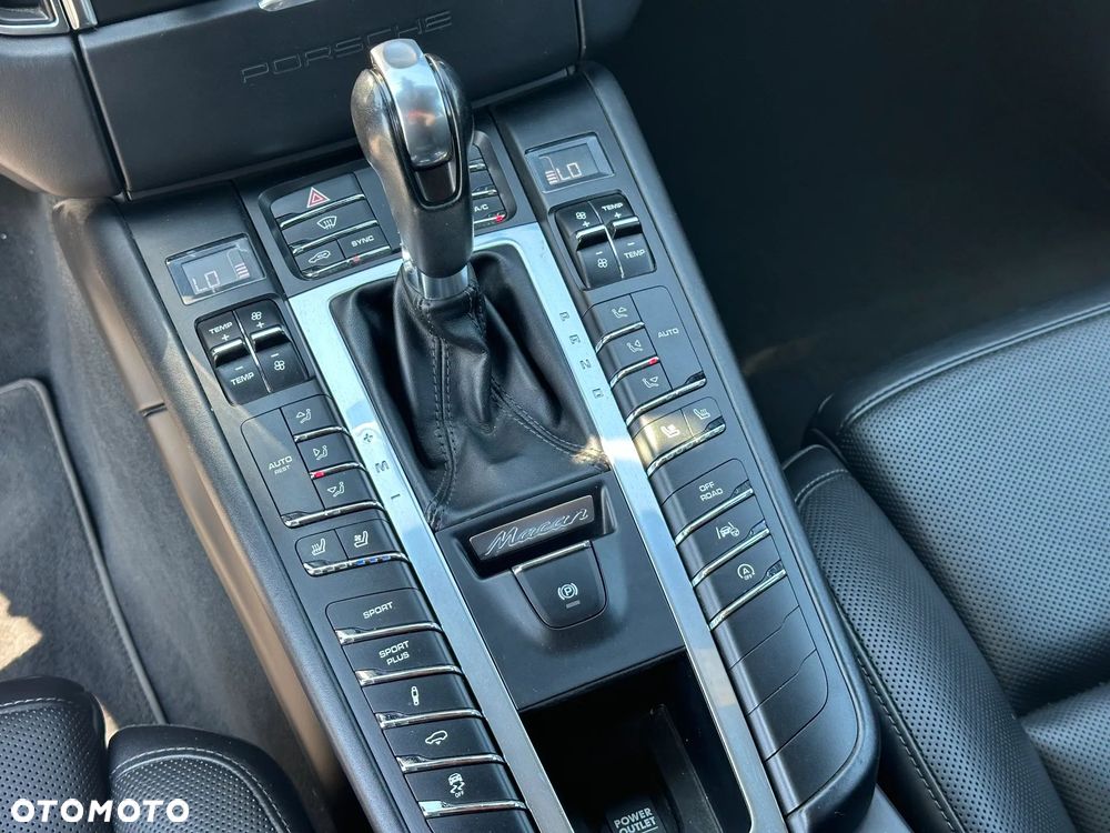 Porsche Macan Turbo - 17