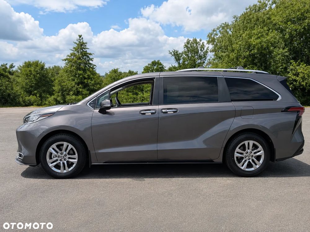 Toyota Sienna - 4