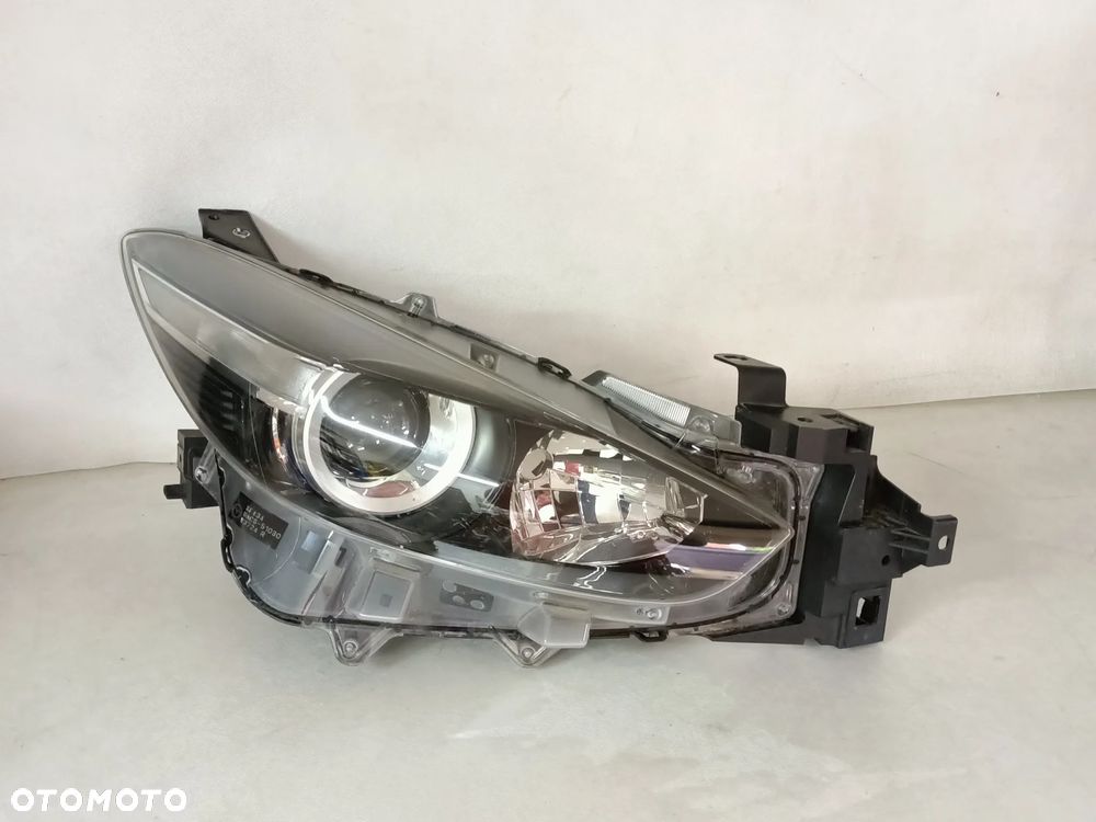 MAZDA 3 III LIFT 13-18r lampa przednia prawa oryginał - 1
