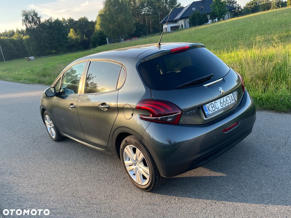 Peugeot 208 - 5