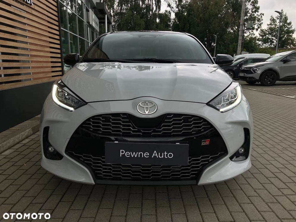 Toyota Yaris Hybrid 1.5 GR Sport - 17