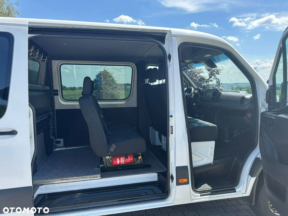 Mercedes-Benz Sprinter - 11