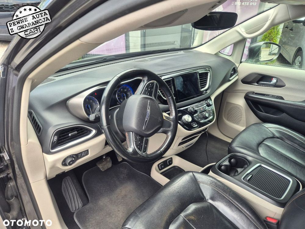 Chrysler Pacifica - 11