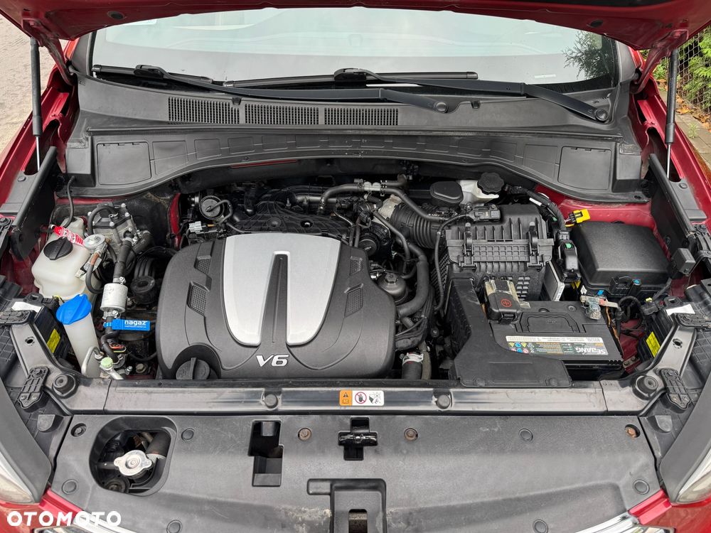 Hyundai Grand Santa Fe - 4