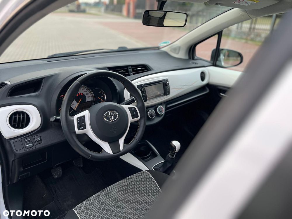 Toyota Yaris - 12