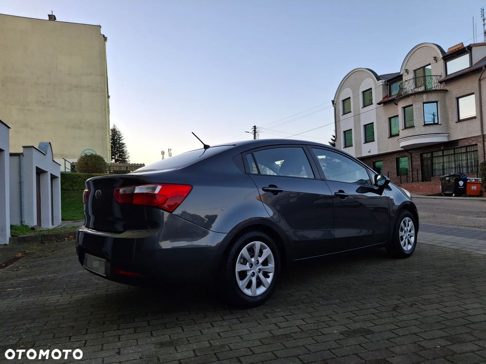Kia Rio - 12