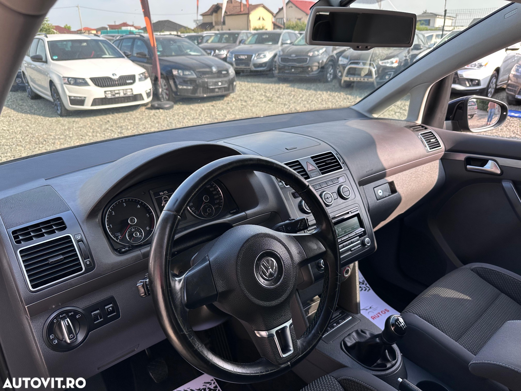 Volkswagen Touran - 9