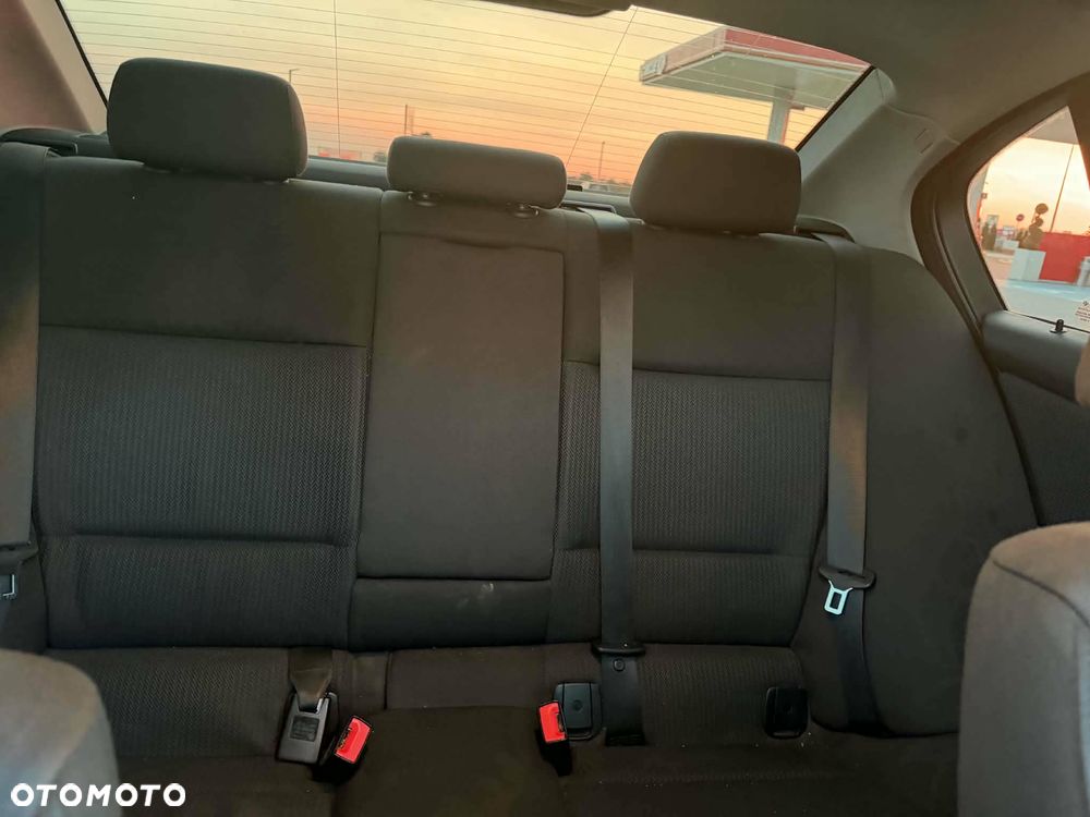 BMW Seria 3 320i - 16