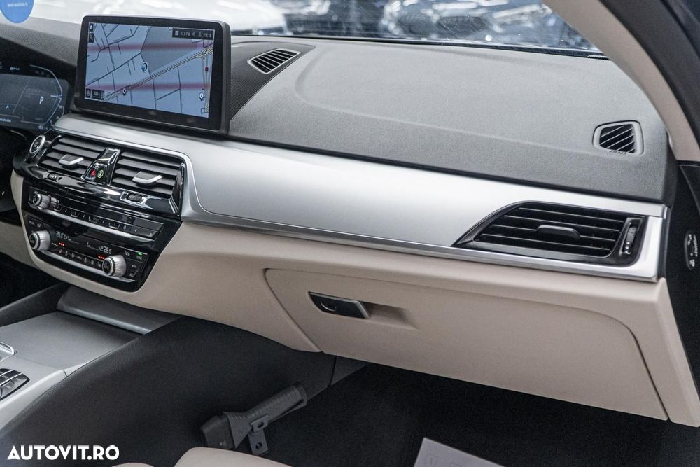 BMW Seria 5 520e Aut. Luxury Line - 37